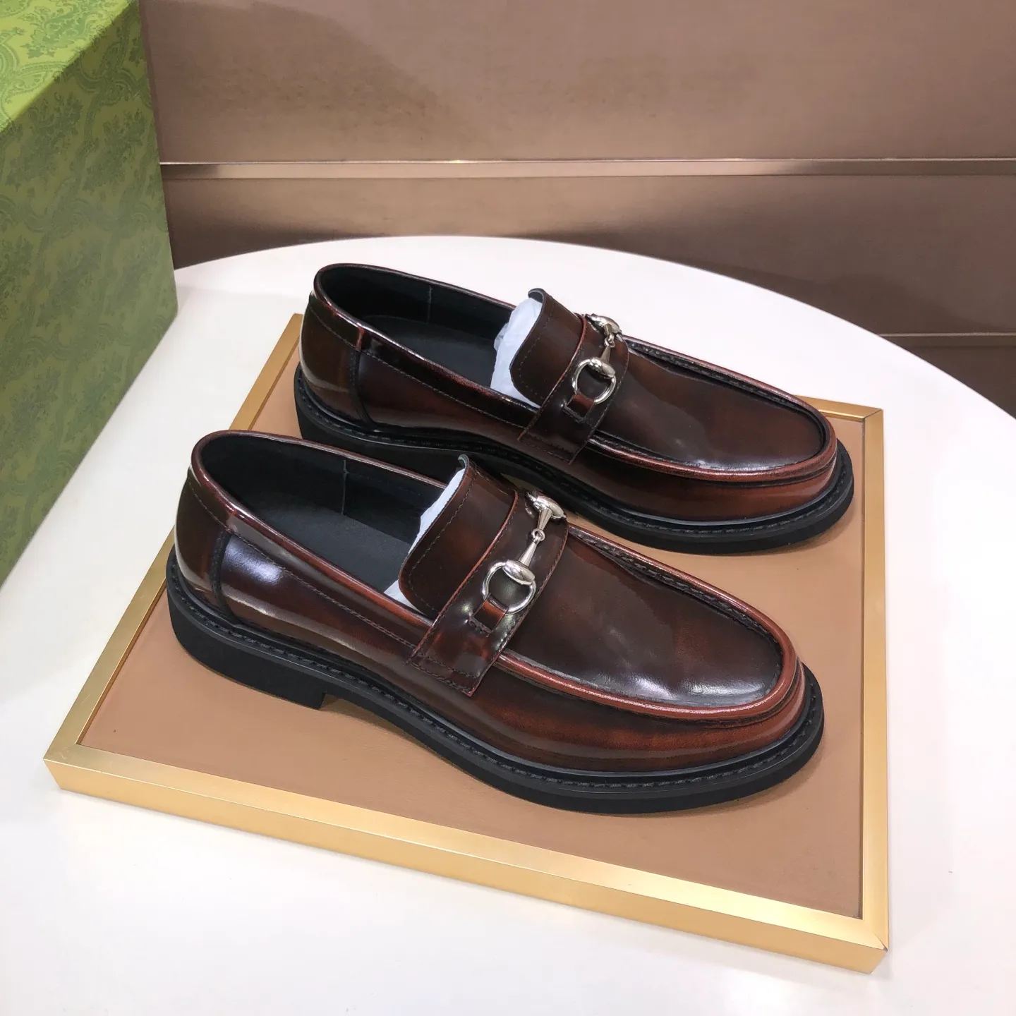 Ex-factory price 540💰The top Italian luxury men’s shoe giant (GUCCI) (Gucci) (full cowhide lining) is now available🍃Original European style🔰 Pleasant to the eye😍In order to make the shoes more durable and non-deformable🌀The production continues to follow traditional methods but there is still no lack of innovation💪Select original sheepskin for the leather♻️ Smooth, natural and exceptionally bright⭐Made of imported cowhide The rich man’s first choice 38-45 (45 customized)